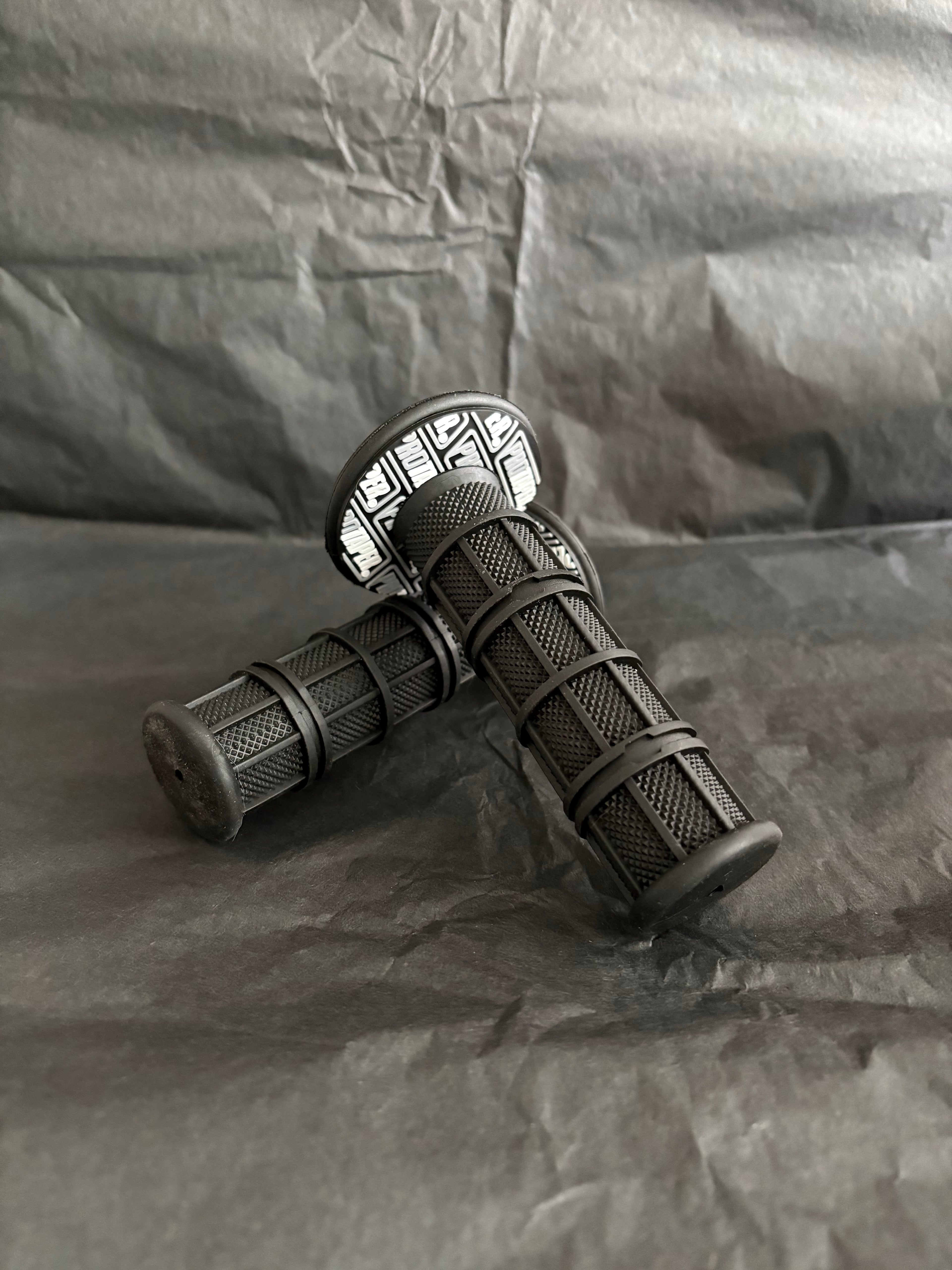 grey pro taper grips