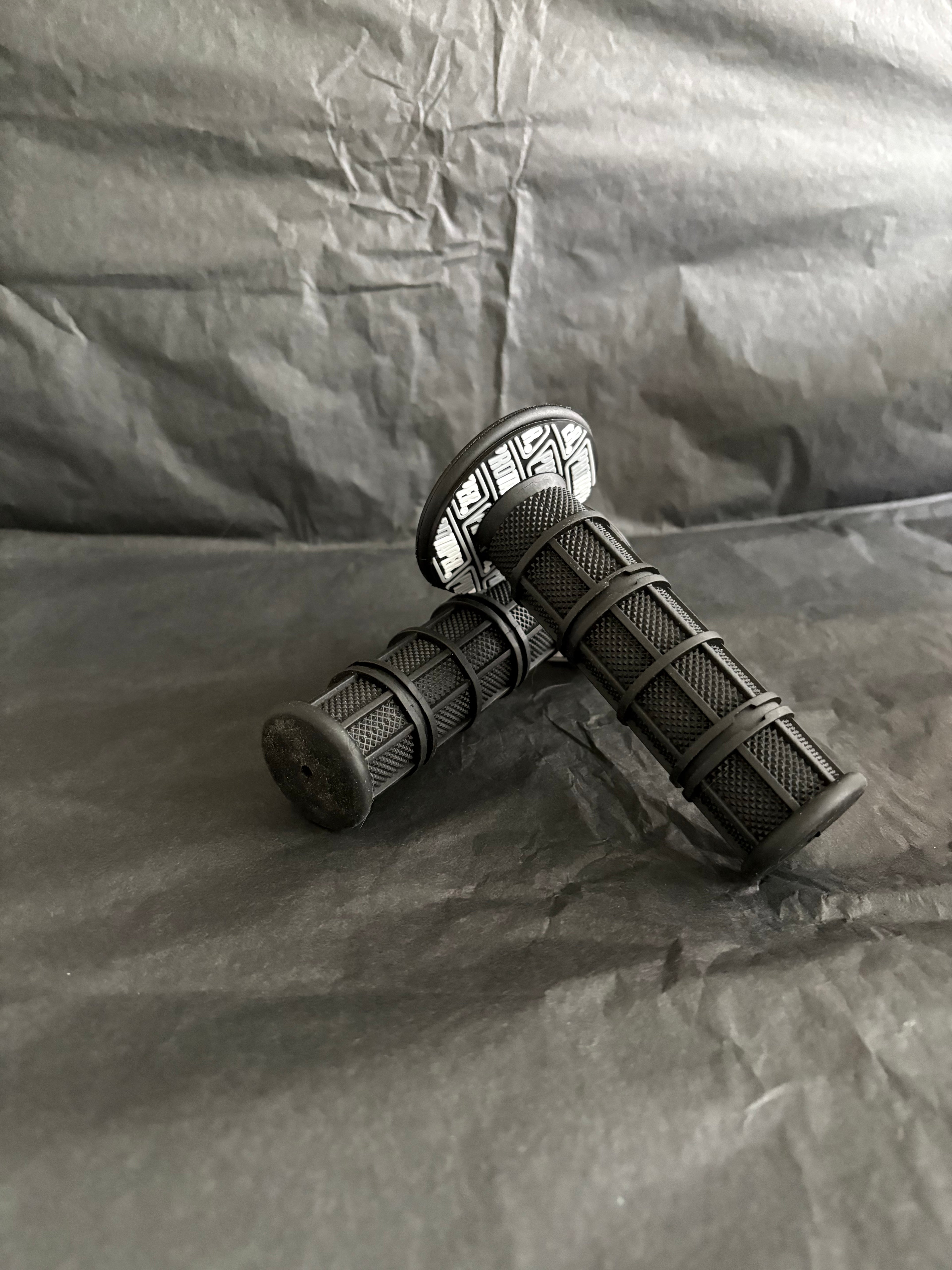 grey pro taper grips